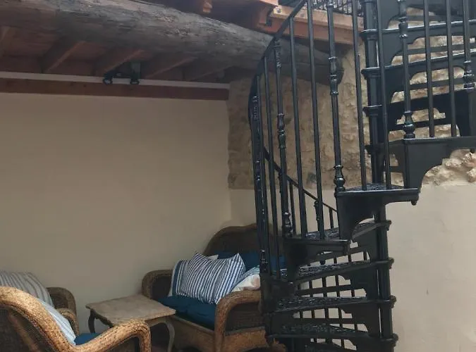 Willa La Jolie Vigneronne *